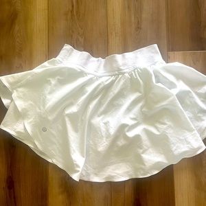Like new lulu lululemon court rival skirt size 6 white